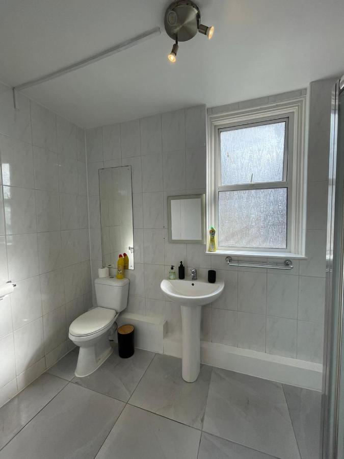Amazing 3 Bedroom Flat Minutes From Tower Bridge Londra Esterno foto